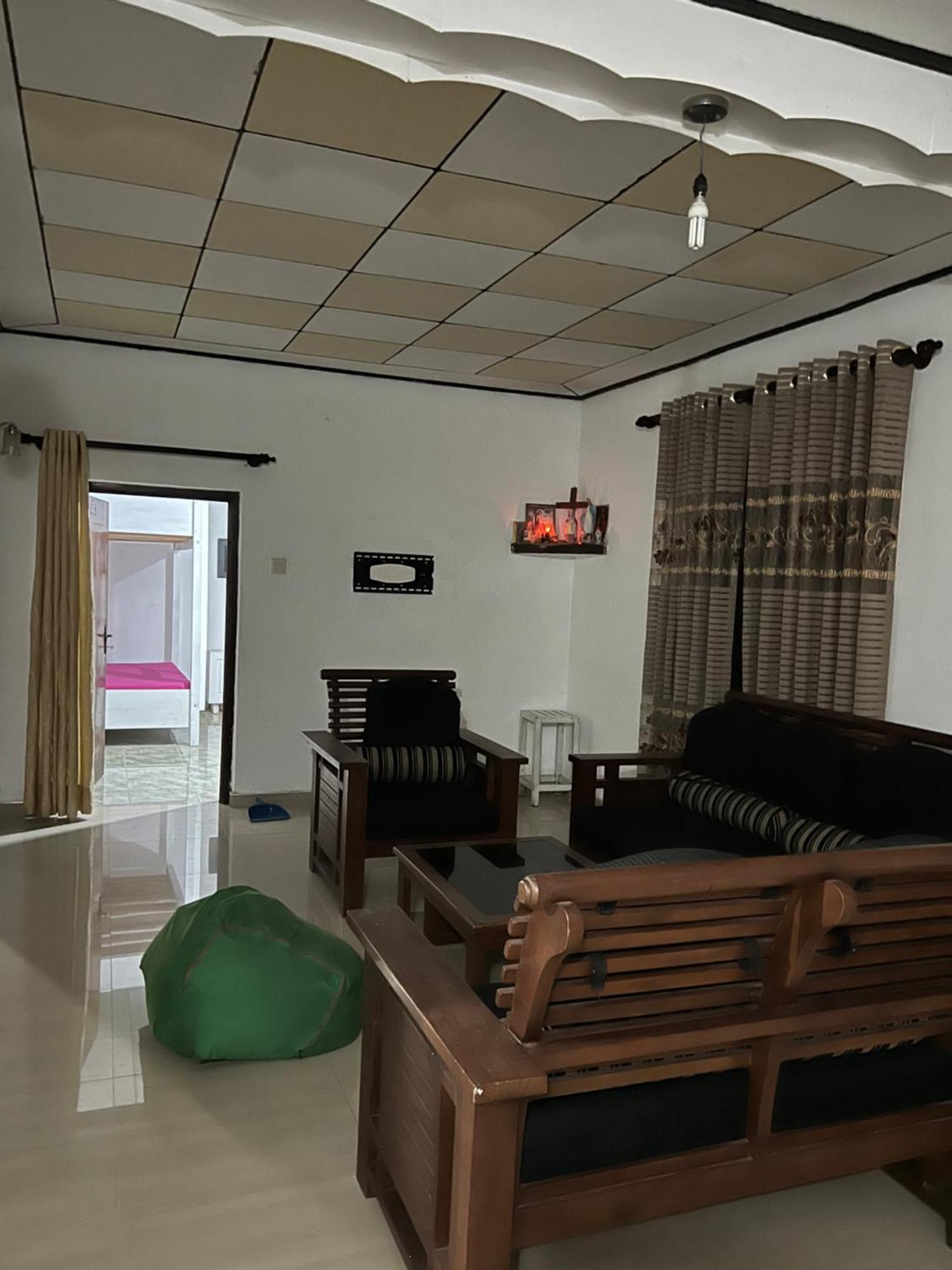 Honey Beach Hostel Negombo Exterior foto